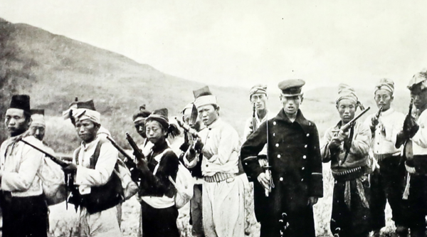 영국 종군기자 프레더릭 매켄지가 촬영한 항일 의병의 모습. TV드라마 ‘미스터 션샤인’에도 등장했다.