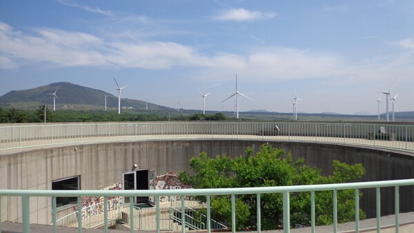 제주도 가시리의 공유자산 마을공동목장에 주민들이 세운 최초의 리립(里立)조랑말박물관