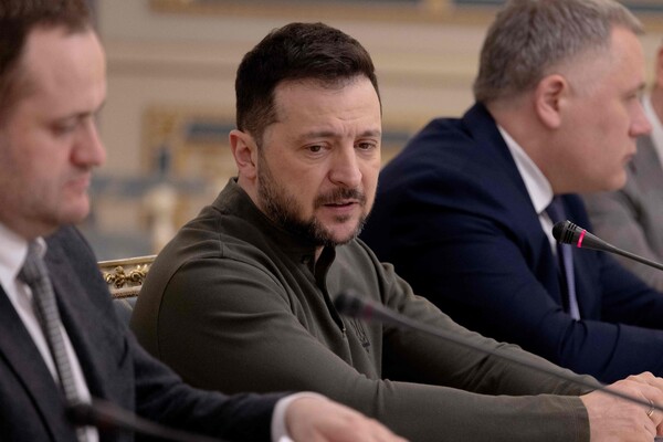 볼로디미르 젤렌스키 우크라이나 대통령이 10일 키이우에서 나디아 칼비뇨 유럽투자은행(EIB) 총재와의 면담에서 발언하고 있다. 2025. 02. 10 [AFP=연합뉴스]