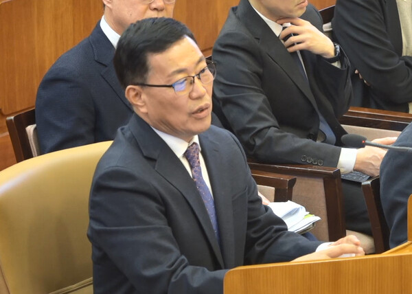 백종욱 전 국가정보원 3차장이 11일 서울 종로구 헌법재판소에서 열린 윤석열 대통령 탄핵심판 7차 변론에 증인으로 출석해 발언하고 있다. 2025.2.11. 연합뉴스