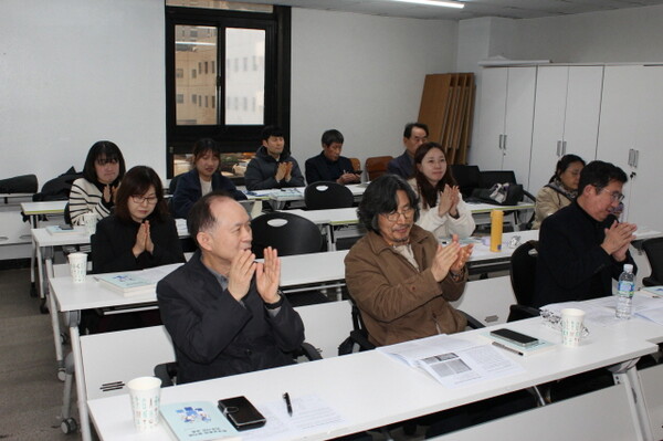 2월 15일 열린 학교시민교육노조 창립대회에 참석한 전현직 조합원 교원들. (출처 : 신남호 선생님 제공)