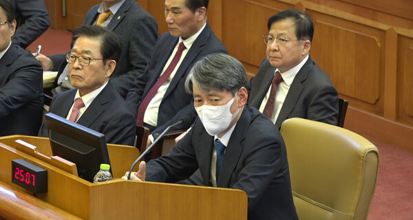 조지호 경찰청장이 20일 서울 종로구 헌법재판소 대심판정에서 열린 윤 대통령의 탄핵 심판 10차 변론에서 발언하고 있다. 2025.2.20. 연합뉴스