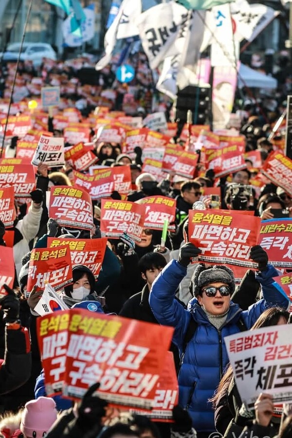 시민들과 함께 집회에 참여한 모습.2025.2.15.사진 제공 강동섭 쇼호스트
