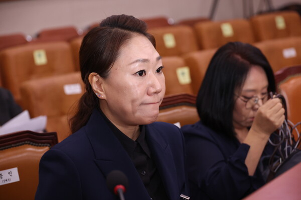 김건희 여사의 '공천개입 의혹'을 제기한 강혜경 씨가 21일 국회에서 열린 법제사법위원회의 대검찰청 대상 국정감사에서 증인으로 출석해 있다. 2024.10.21. 연합뉴스