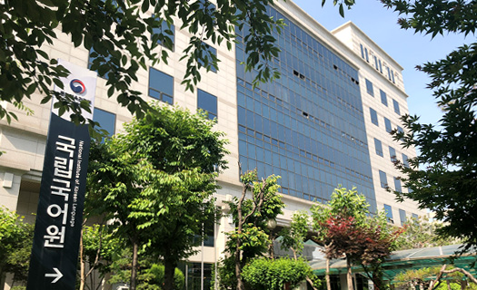 서울시 강서구 금낭화로 154(방화동 827번지)에 있는 지하 2층, 지상 7층(대지 3,395.1㎡, 연건평 14,882.4㎡) 짜리 국립국어원 건물 