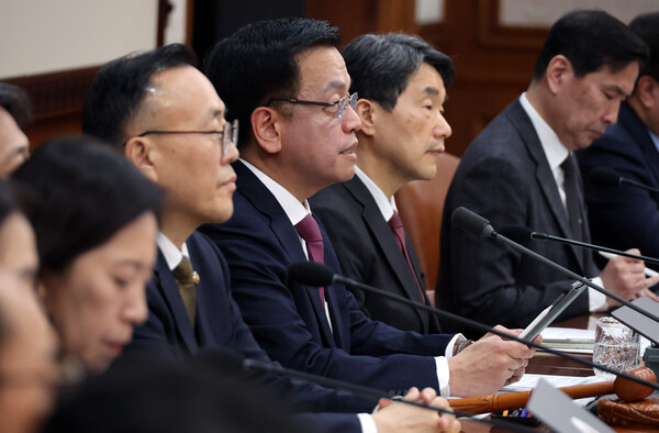 최상목 대통령 권한대행 부총리 겸 기획재정부 장관이 4일 정부서울청사에서 국무회의를 하고 있다. 2025.3.4. 연합뉴스