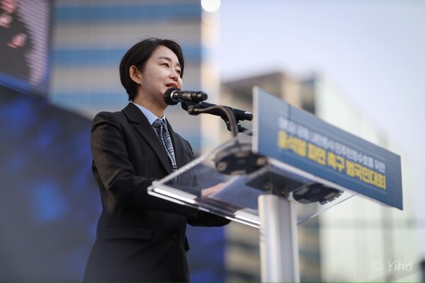 8일 오후 서울 종로구 안국동사거리부터 경복궁 동십자각까지 대로에서 열린 야5당 범국민대회에서 김재연 진보당 상임대표가 발언하고 있다. 2025.3.8. 이호 작가