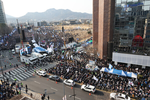 8일 서울 안국동 사거리에서 '야5당 공동 내란종식·민주헌정수호를 위한 윤석열 파면 촉구 범국민대회'가 열리고 있다. 2025.3.8. 연합뉴스