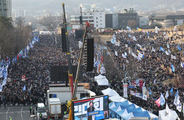 8일 서울 안국동 사거리에서 '야5당 공동 내란종식·민주헌정수호를 위한 윤석열 파면 촉구 범국민대회'가 열리고 있다. 2025.3.8. 연합뉴스