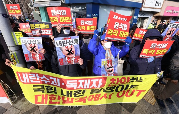 13일 서울 종로구 헌법재판소 인근에서 윤석열 대통령 탄핵 촉구 집회가 열리고 있다. 2025.3.13. 연합뉴스