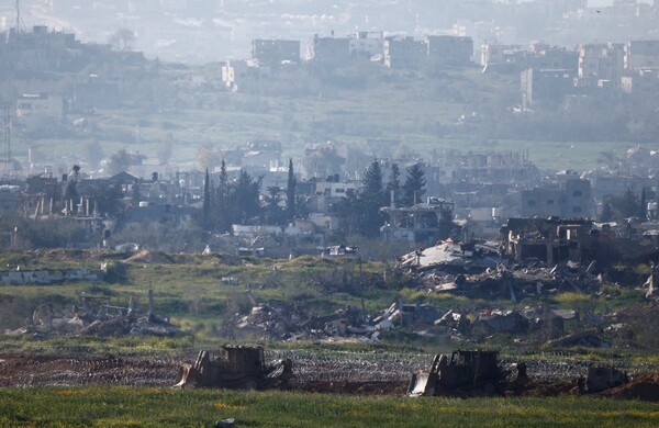 이스라엘의 D9 불도저들이 가자지구 안에서 작업을 하고 있다. 2025. 03. 10 [로이터=연합뉴스]
