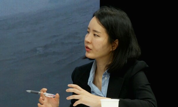 세월호 침몰 원인을 찾아가는 다큐 영화 '침몰 10년 제로썸'을 제작한 윤솔지 감독.