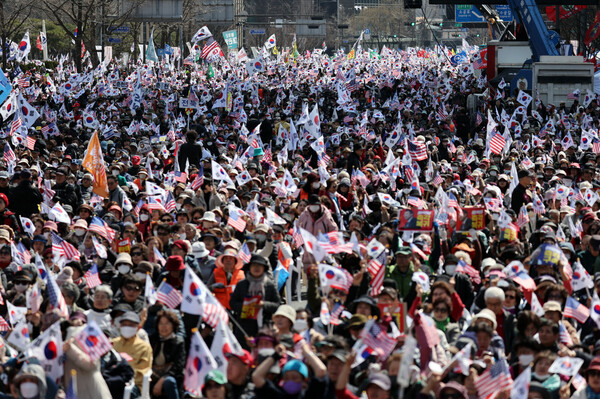 15일 서울 세종대로에서 대한민국바로세우기운동본부 주최 윤석열 대통령 탄핵 반대 집회가 열리고 있다. 2025.3.15. 연합뉴스