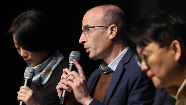 유발 하라리 작가가 20일 서울 종로구 노무현시민센터에서 인공지능(AI)의 의미와 본질을 다룬 신간 '넥서스' 출간 기자간담회에서 인사말을 하고 있다. 2025.3.20. 연합뉴스.