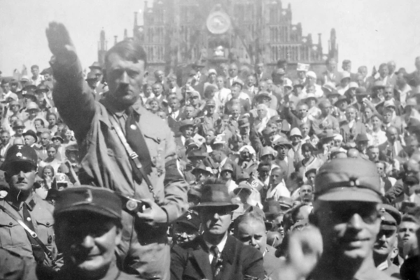 이탈리아 무솔리니의 파시즘과 함께 전 유럽을 파탄으로 몰고간 독일 히틀러의 나찌즘. 