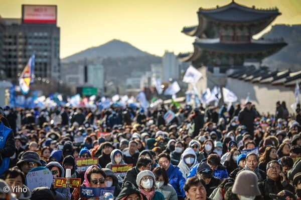 3월 29일 서울 안국역과 경복궁역 및 헌법재판소 인근에서 열린 탄핵 선고 촉구 집회. 사진 이호 작가