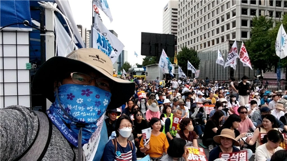 약 2년 전 윤석열 탄핵 촛불집회 모습 ⓒ 이광국