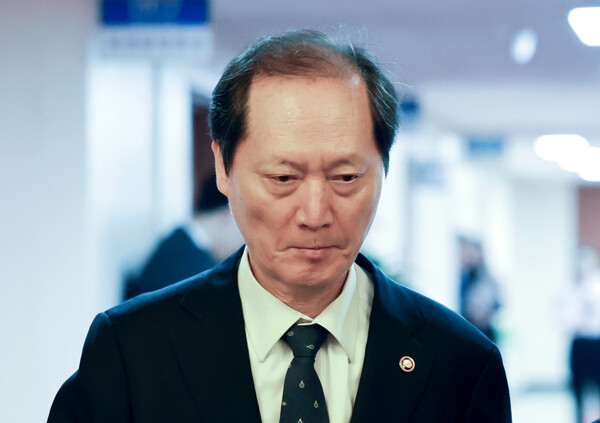 헌법재판관 후임으로 지명된 이완규 법제처장이 8일 정부서울청사에서 열린 국무회의에 입장하고 있다. 2025.4.8. 연합뉴스