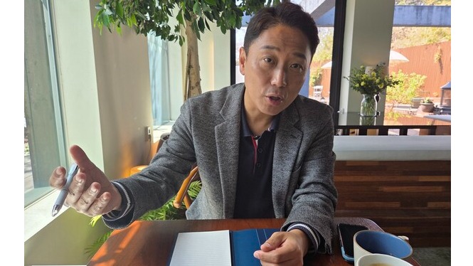 경기도 화성시 수원대학교 근처에서 인터뷰 중인 진석범 상임 대표.2025.4.11.정숙 시민기자