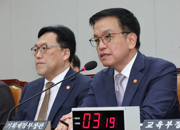 최상목 부총리 겸 기획재정부 장관이 16일 국회에서 열린 법제사법위원회의 '기획재정부 장관 최상목 탄핵소추사건 조사' 청문회에서 답변하고 있다. 2025.4.16. 연합뉴스