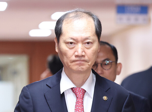 이완규 법제처장이 14일 정부서울청사에서 국무회의에 입장하고 있다. 2025.4.14 [대통령실통신사진기자단] 연합뉴스