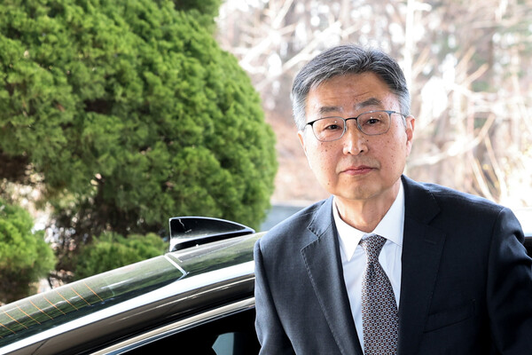 헌법재판소가 최재해 감사원장에 대한 국회의 탄핵소추를 기각한 13일 최 감사원장이 서울 종로구 감사원으로 업무복귀하고 있다. 2025.3.13. 연합뉴스