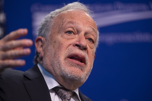 빌 클린턴 행정부 시절 미 노동부 장관을 지낸 라이시 교수. EPA 연합뉴스