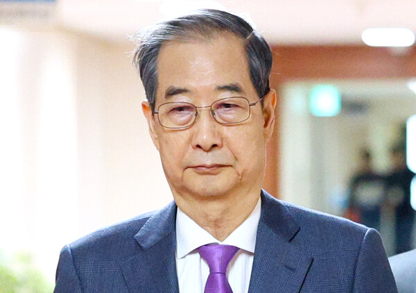 한덕수 대통령 권한대행 국무총리가 22일 정부서울청사에서 열린 국무회의에 입장하고 있다. 2025.4.22 [대통령실통신사진기자단] 연합뉴스