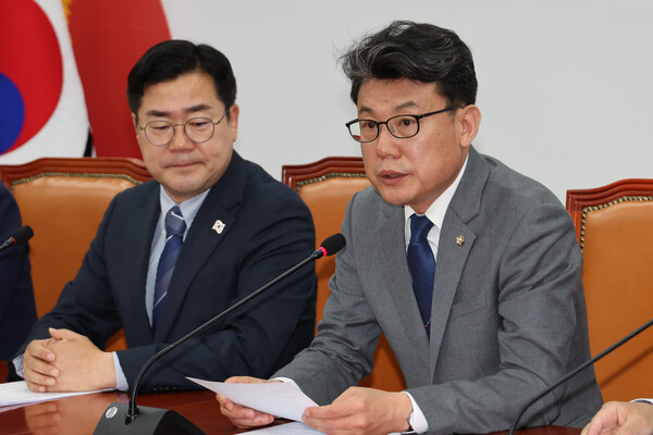 더불어민주당 진성준 정책위의장이 22일 서울 여의도 국회에서 열린 원내대책회의에서 발언하고 있다. 2025.4.22. 연합뉴스