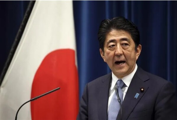 2015년 8월 14일 '전후 80년 담화'를 발표하는 아베 신조 전 일본총리.    연합뉴스