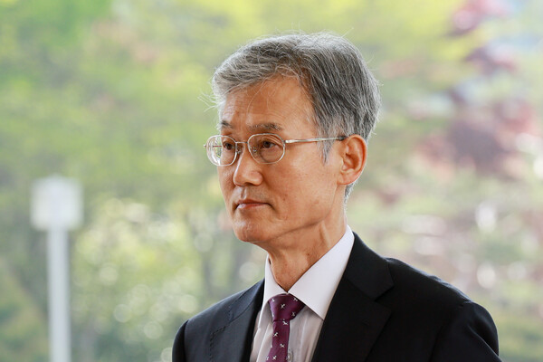  조희대 대법원장이 24일 서울 서초구 대법원으로 출근하고 있다. 대법원 전원합의체는 이날 이재명 전 더불어민주당 대표의 공직선거법 위반 혐의 사건 두 번째 기일을 열어 사건을 심리한다. 2025.4.24 연합뉴스