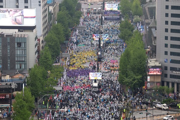 1일 서울 중구 숭례문 인근에서 민주노총 주최로 2025 세계노동절대회가 열리고 있다. 2025.5.1. 연합뉴스