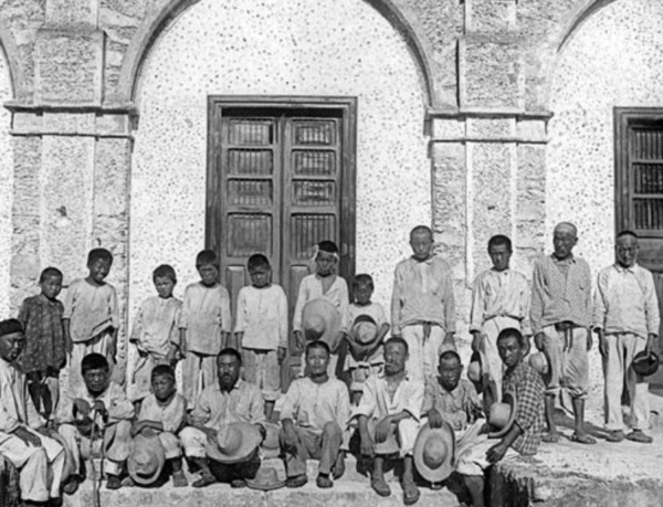 멕시코 이민 초기 에네켄 농장에서 일하던 한인 노동자들의 모습. (독립기념관 제공)