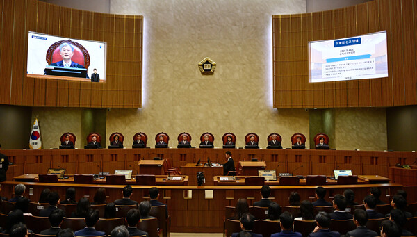 조희대 대법원장을 비롯한 대법관들이 1일 서울 서초구 대법원에서 더불어민주당 이재명 대선 후보의 공직선거법 위반 사건 상고심 선고를 위해 참석했다. 2025.5.1. 연합뉴스