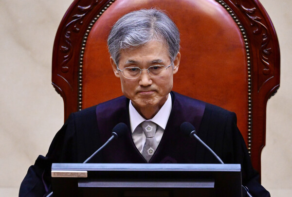 조희대 대법원장이 1일 서울 서초구 대법원에서 열린 더불어민주당 이재명 대선 후보의 공직선거법 위반 사건 상고심 선고에 참석, 입술을 다물고 있다. 2025.5.1 [사진공동취재단]