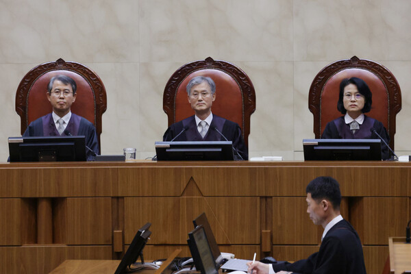 조희대 대법원장(가운데)을 비롯한 대법관들이 1일 서울 서초구 대법원에서 열린 더불어민주당 이재명 대선 후보의 공직선거법 위반 사건 상고심 선고 재판에 참석해 있다. 2025.5.1 [사진공동취재단] 연합뉴스