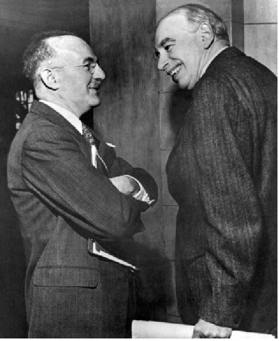 브레턴우즈 회의에서 담소 중인 해리 화이트(왼쪽)와 케인즈.  나무위키