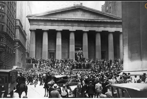1929년 주가가 대폭락한 10월 24일 '검은 목요일', 뉴욕 증권거래소 앞에 모여 있는 군중.   나무위키
