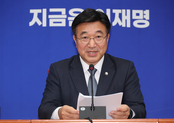 5일 서울 여의도 국회에서 더불어민주당 윤호중 총괄선대본부장이 기자간담회를 하고 있다. 2025.5.5. 연합뉴스