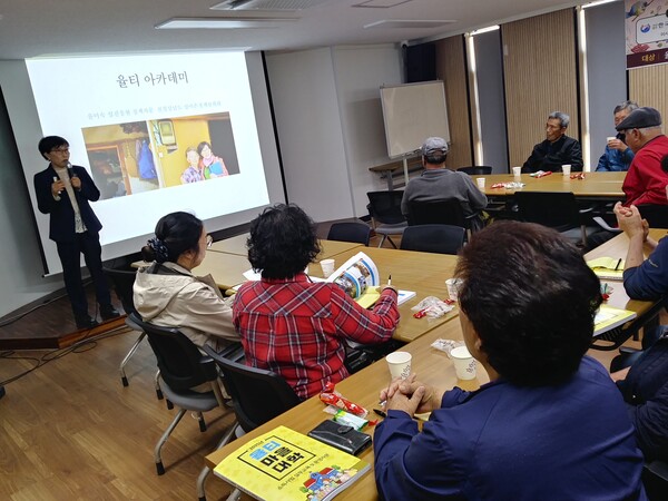 율티어촌체험·휴양마을 사업모델을 제안하는 윤미숙 前 경남도 섬·어촌정책보좌관