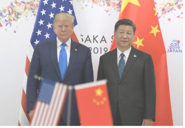 2019년 일본 오사카에서 열린 G20 정상회담에서 만난 도널드 트럼프 대통령과 시진핑 주석.   아사히신문 5월 13일