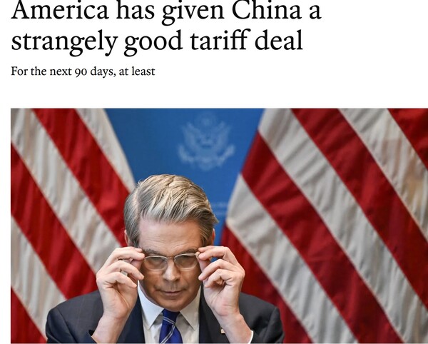 안경을 고쳐 쓰고 있는 스콧 베선트 미국 재무장관. '미국이 중국에 이상하게도 유리한 협상을 제안했다'는 기사제목이 보인다.    이코노미스트 5월 12일