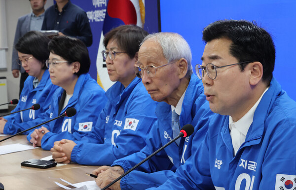 더불어민주당 상임총괄선대위원장인 박찬대 원내대표가 14일 서울 여의도 민주당 중앙당사에서 열린 중앙선거대책위원회의에서 발언하고 있다. 2025.5.14. 연합뉴스