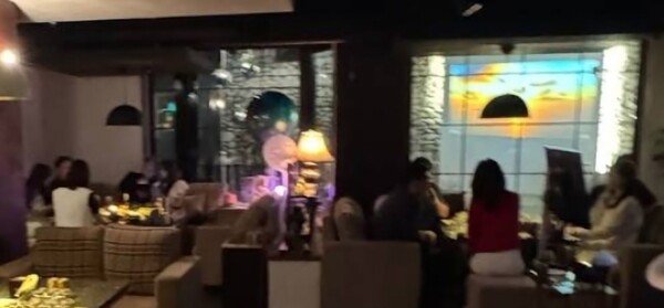 19일 더불어민주당 노종면 선대위 대변인이 공개한 지귀연 서울중앙지법 부장판사 접대 추정 룸살롱 내부 사진. 여성 종업원들의 모습이 확인된다. 2025.5.19. 민주당 제공