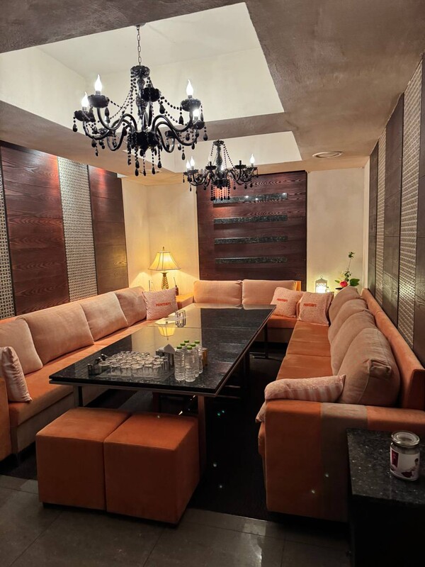 19일 더불어민주당 노종면 선대위 대변인이 공개한 지귀연 서울중앙지법 부장판사 접대 추정 룸살롱 내부 사진. 2025.5.19. 민주당 제공