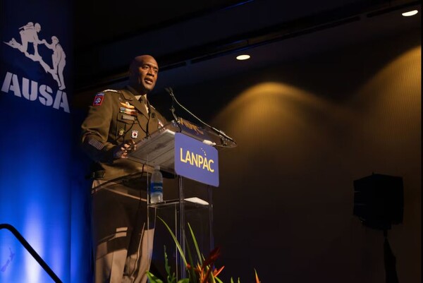 제이비어 브런슨 주한미군사령관이 15일 하와이에서 열린 미국 육군협회 태평양지상군(LANPAC) 심포지엄에서 기조연설을 하고 있다. 2025.5.15. [미 육군 누리집] 시민언론 민들레 