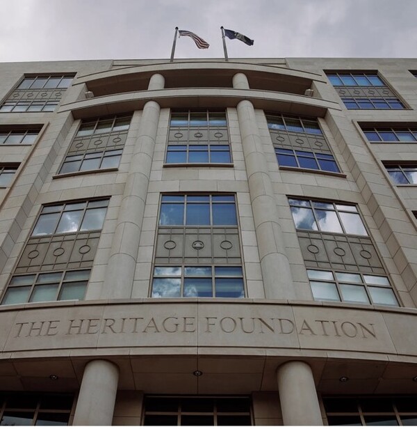 미국 워싱턴 D.C.에 있는 헤리티지 재단 본부.. 2025. 05. 18 [뉴욕타임스 캡처]