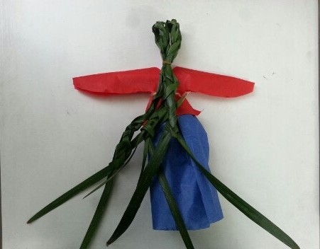 방과후 학교에서 창포, 부들 등으로 만든 풀각시. 사진 제공 농촌진흥청.