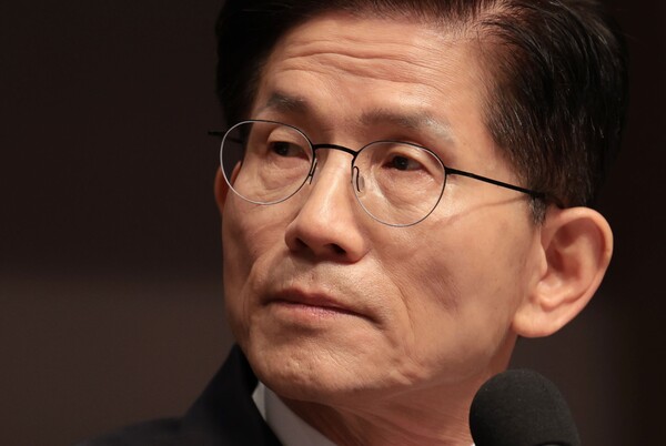 국민의힘 김문수 대선 후보가 8일 서울 중구 한국프레스센터에서 열린 관훈클럽 토론회에서 패널의 질문을 경청하고 있다. 2025.5.8. 연합뉴스