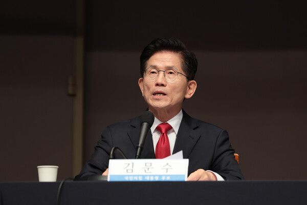 국민의힘 김문수 대선 후보가 8일 서울 중구 한국프레스센터에서 열린 관훈클럽 토론회에서 발언하고 있다. 2025.5.8. 연합뉴스